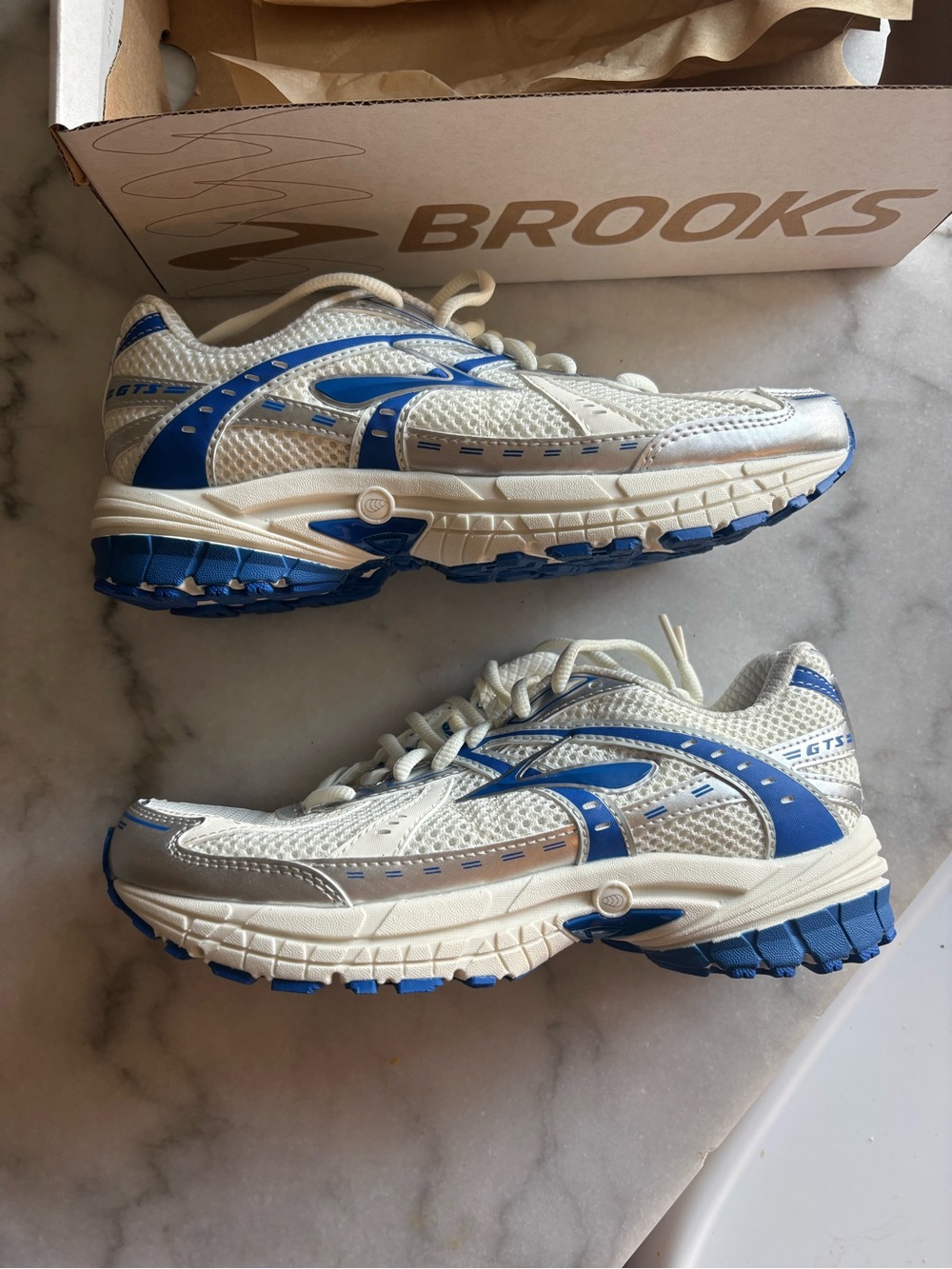 Brooks Retro-style Running Shoes